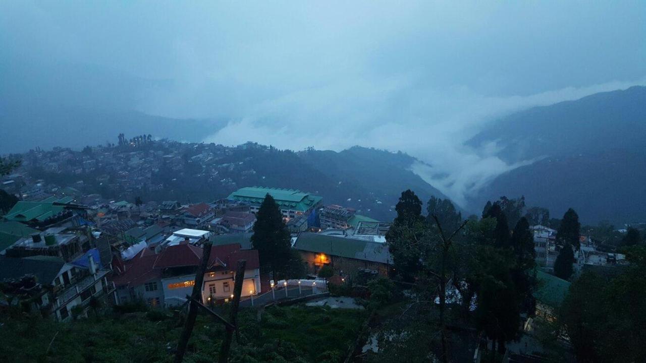 Hotel Taktsang Darjeeling ダージリン エクステリア 写真